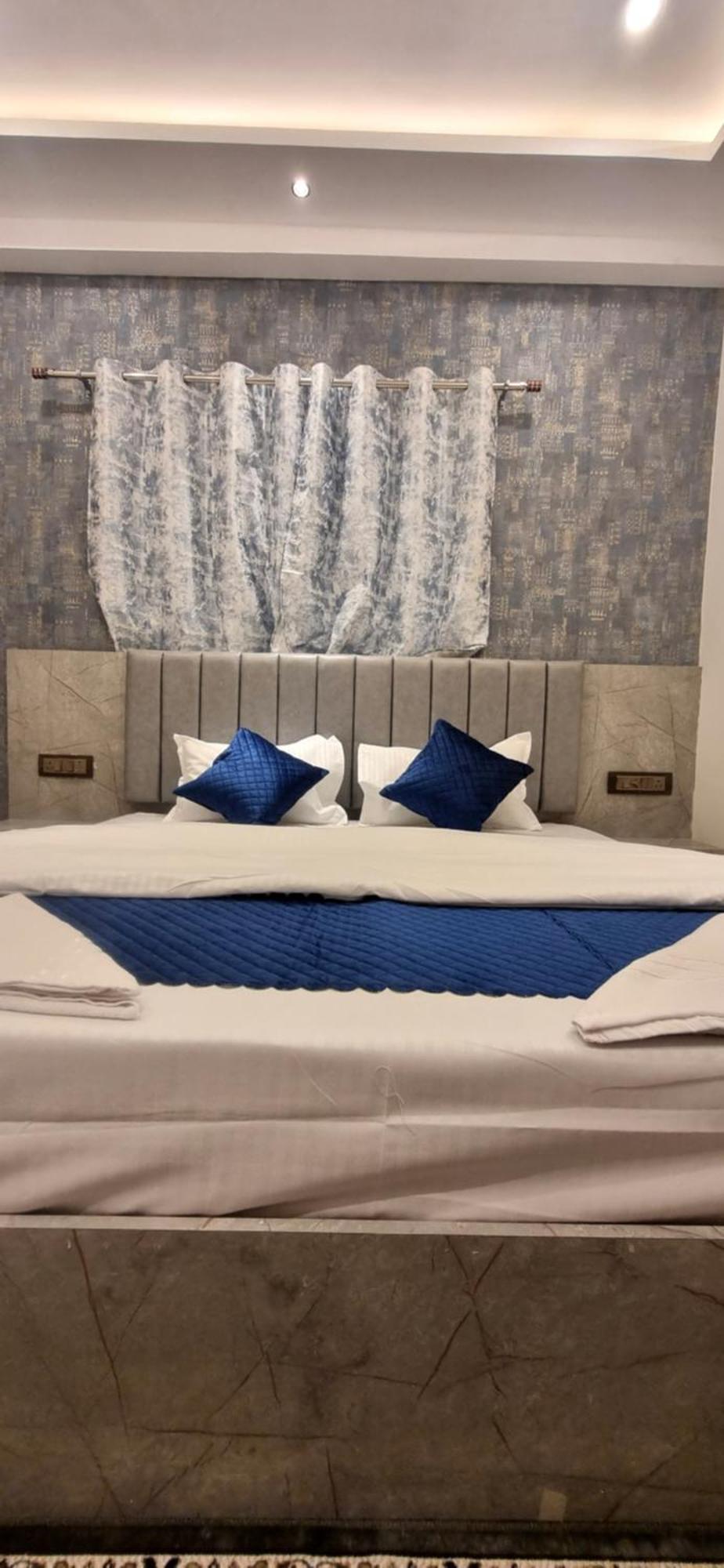Mm Grand Hotell Varanasi Exteriör bild