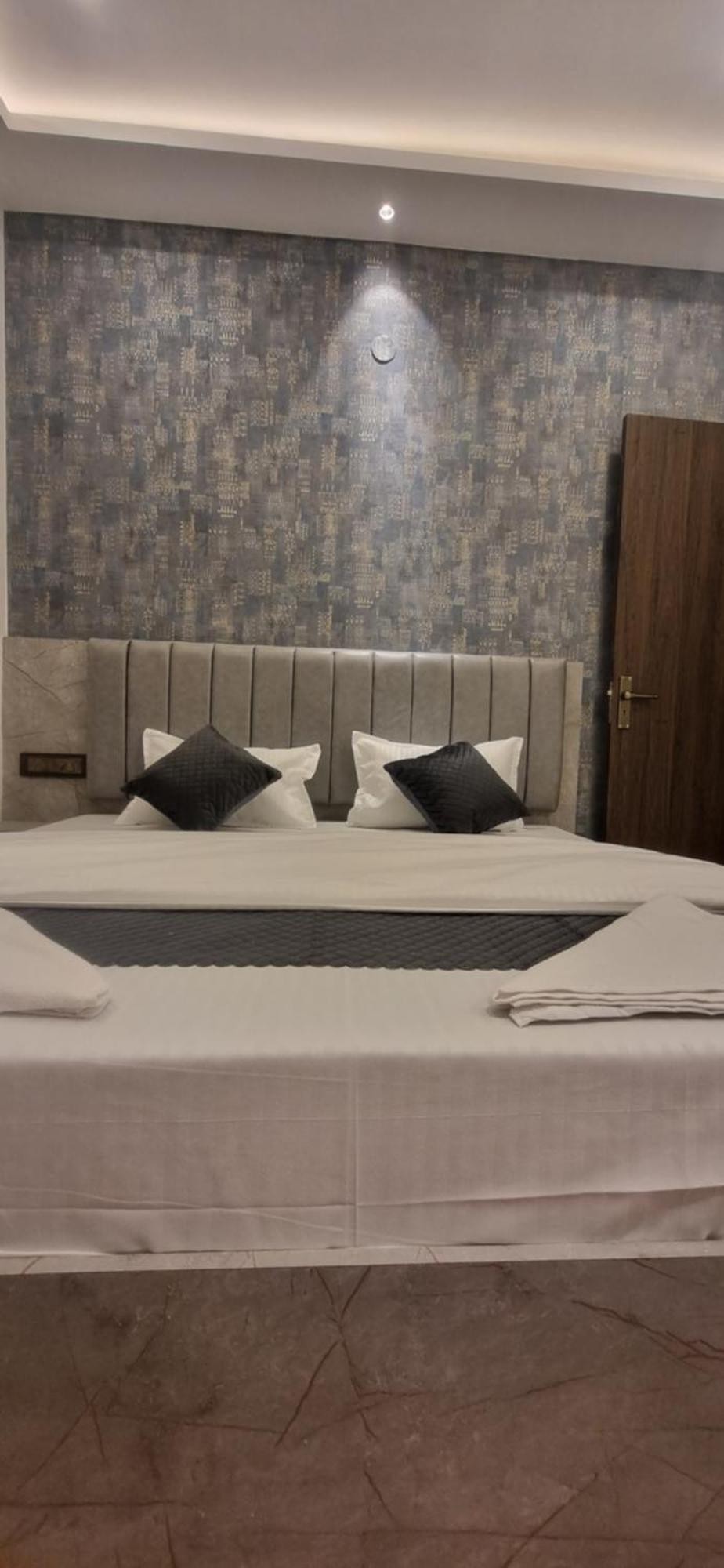 Mm Grand Hotell Varanasi Exteriör bild