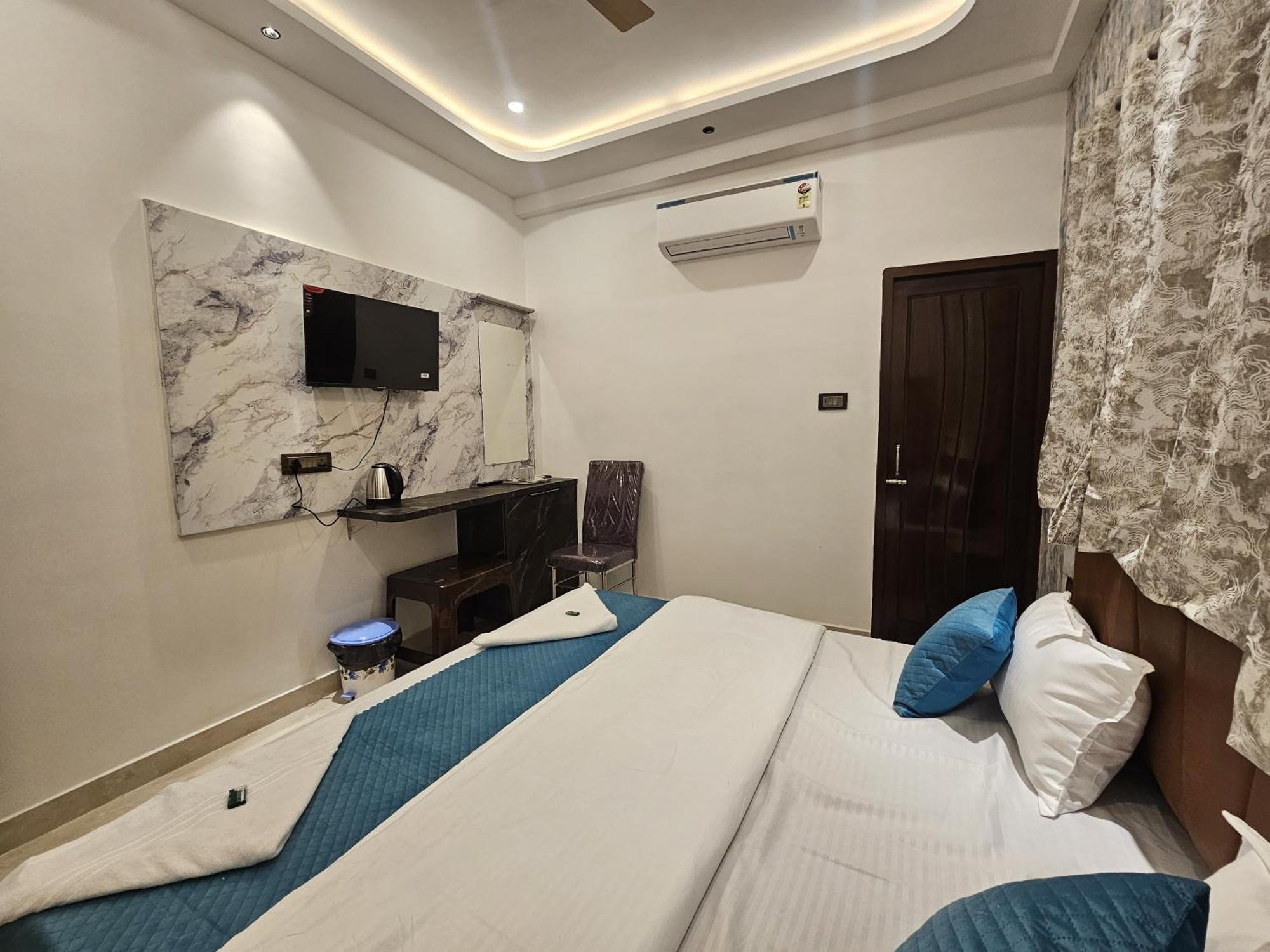Mm Grand Hotell Varanasi Exteriör bild