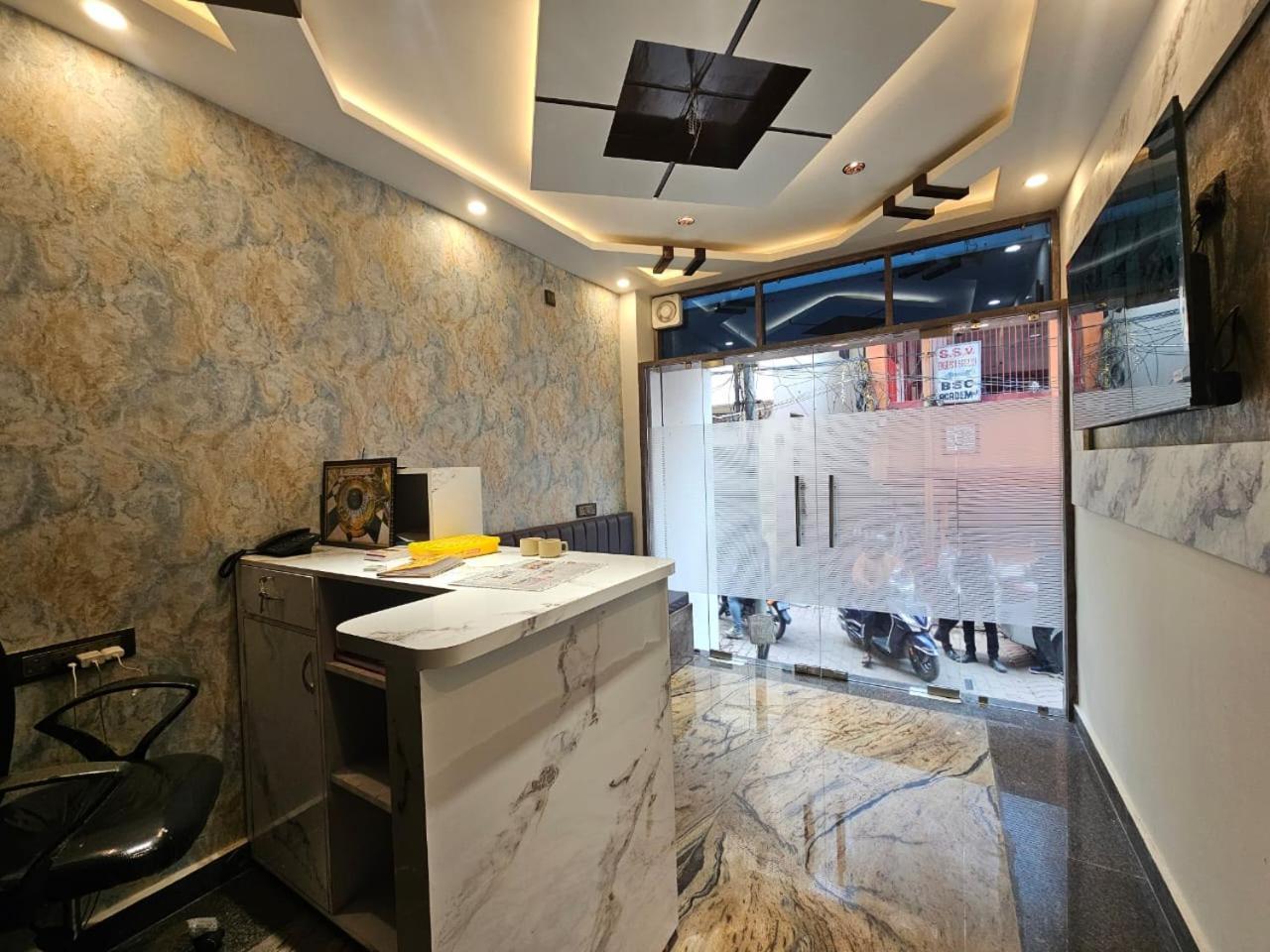Mm Grand Hotell Varanasi Exteriör bild