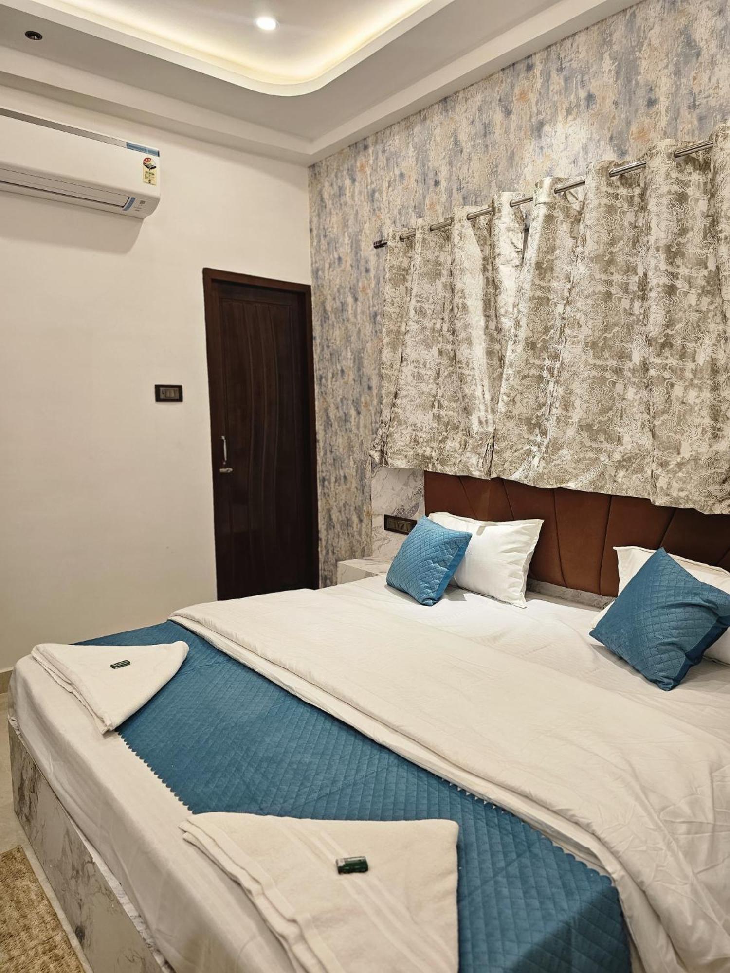Mm Grand Hotell Varanasi Exteriör bild