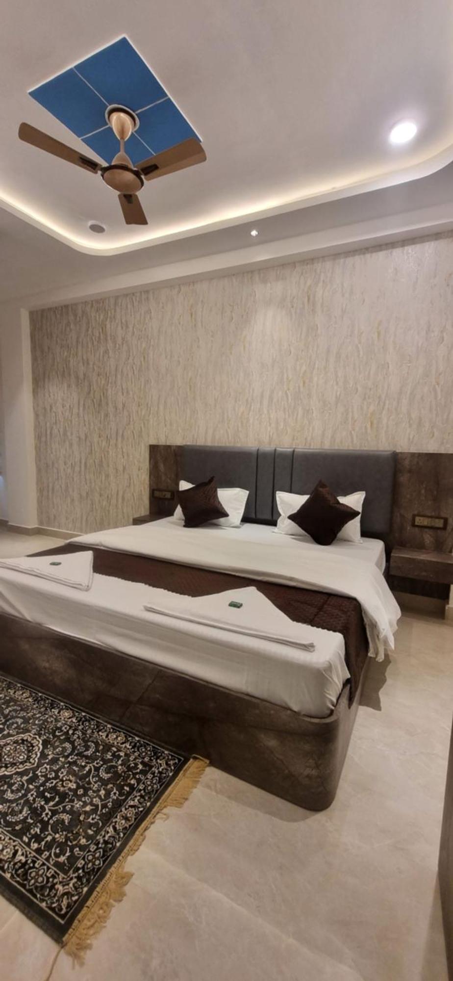 Mm Grand Hotell Varanasi Exteriör bild