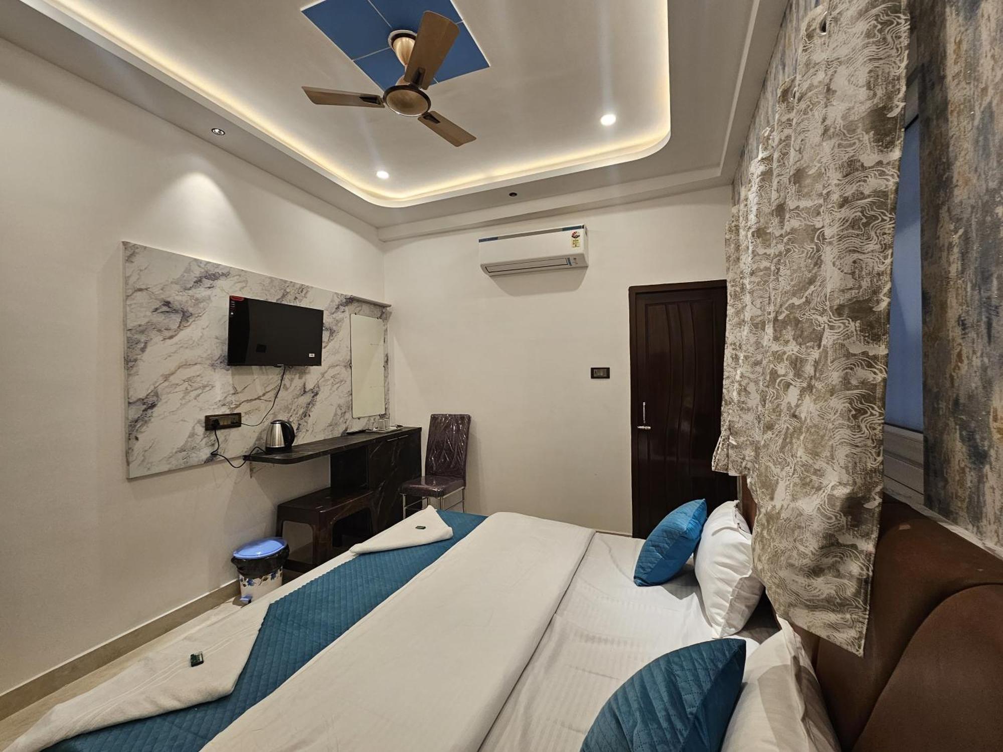 Mm Grand Hotell Varanasi Exteriör bild