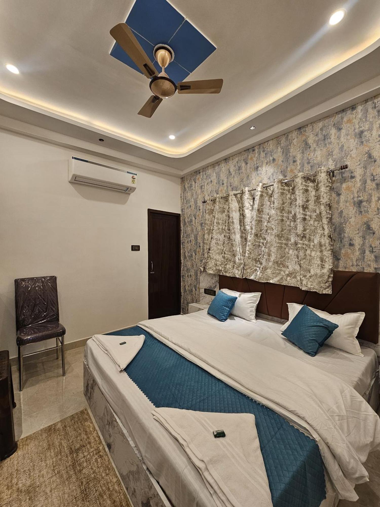 Mm Grand Hotell Varanasi Exteriör bild