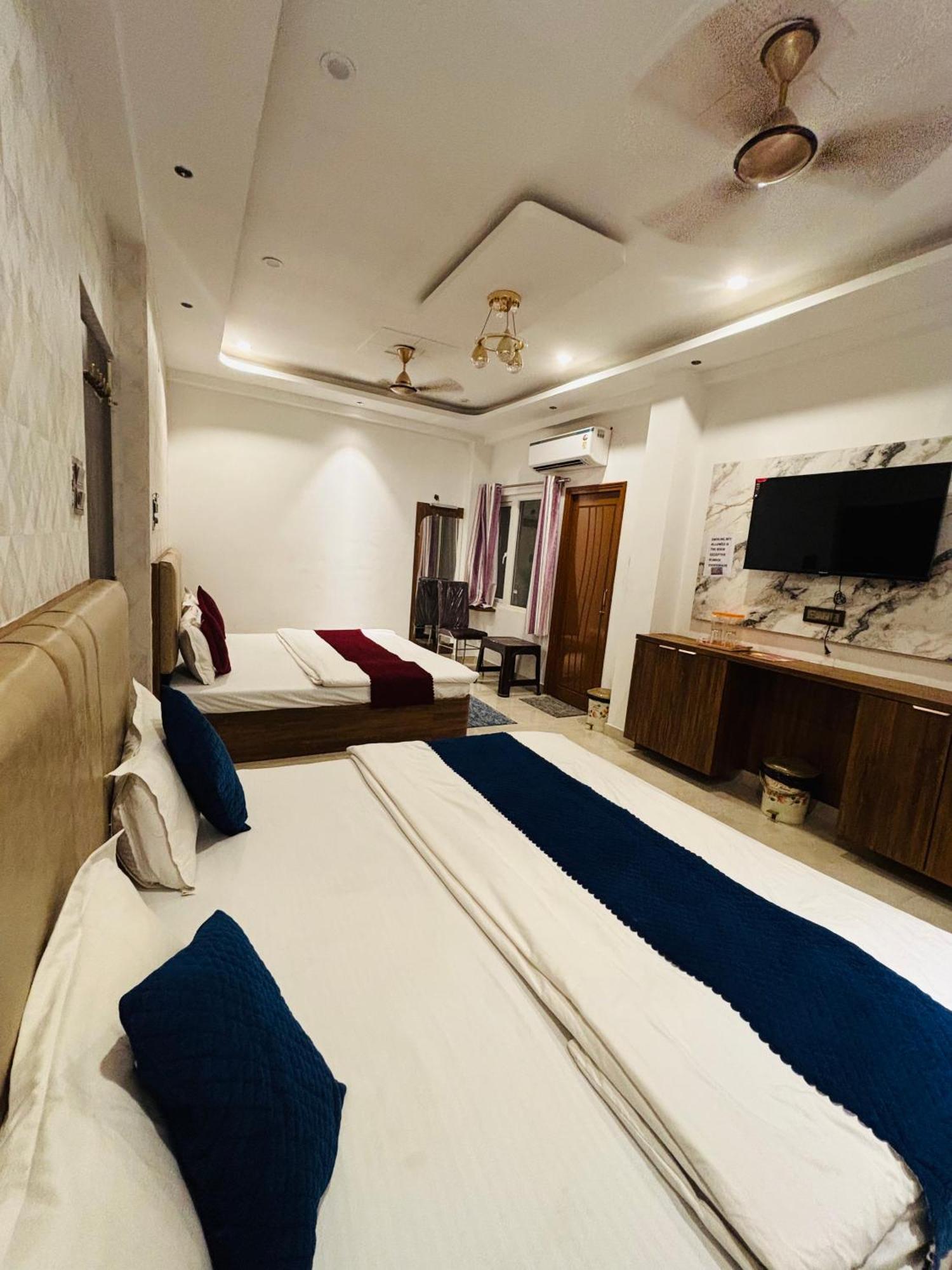 Mm Grand Hotell Varanasi Exteriör bild