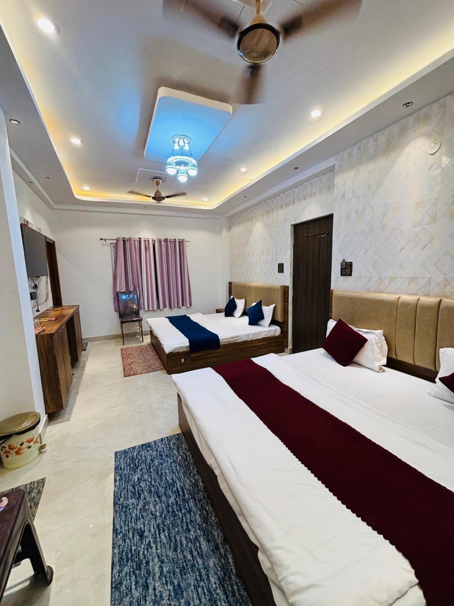 Mm Grand Hotell Varanasi Exteriör bild